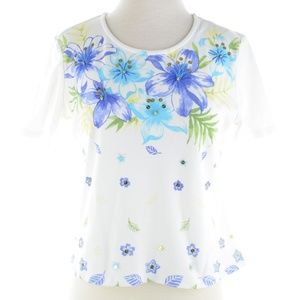 Drapers & Damons White Top Blue Flowers
